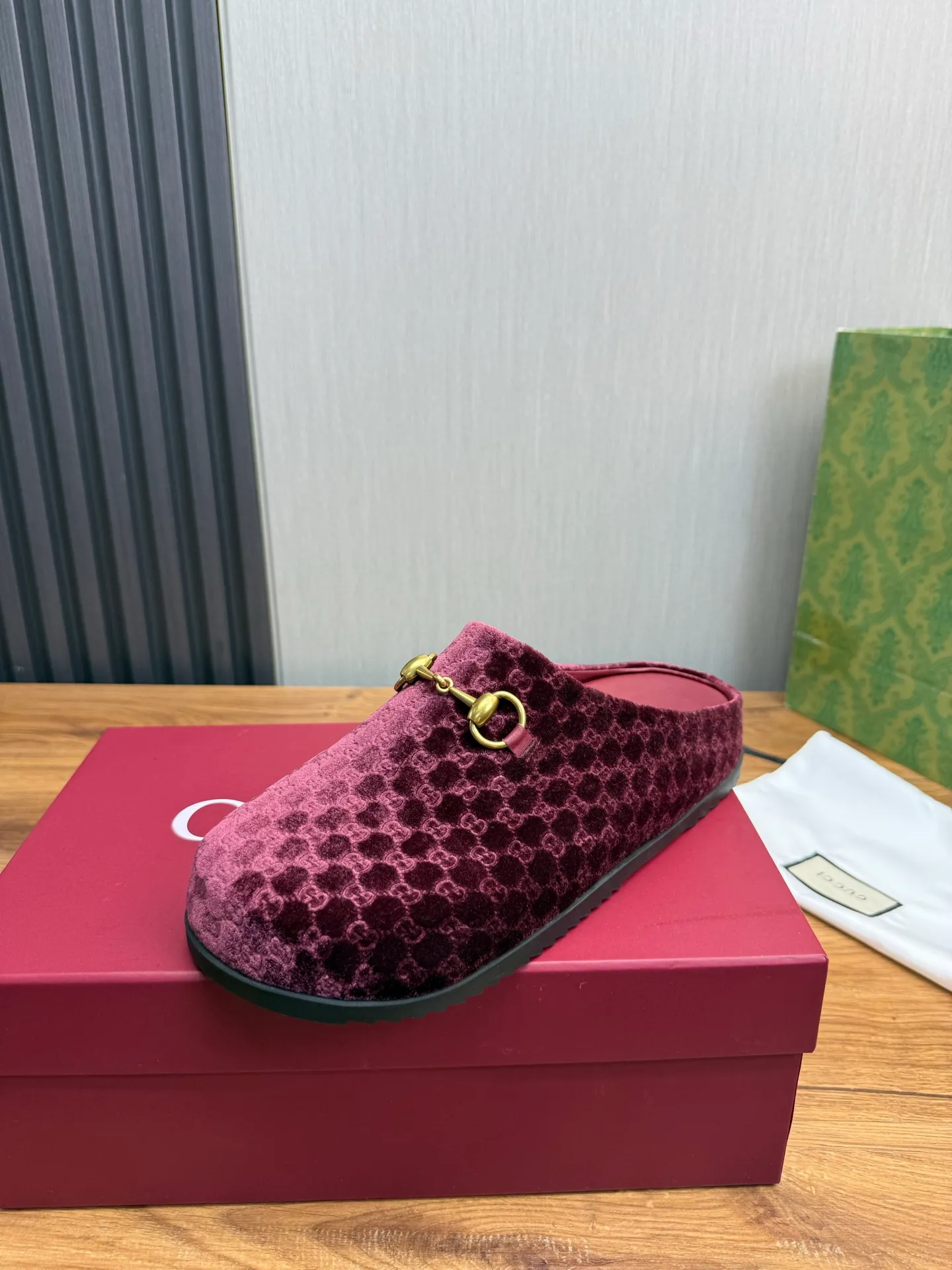 Men's men's shoes💰Pili 420💰Maoli 460💰 ＧＵＣＣＩGucci. Popular couple slippers hot sale🩷💚 🩴Official website one to one production 35-45 size 45 46 🉑️Customized!